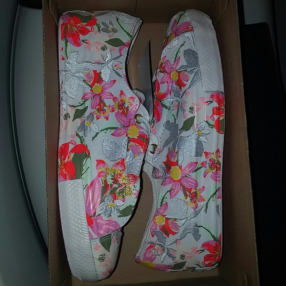 NWT Converse Chuck Taylor PatBo Floral Low Tops - Picture 5 of 6